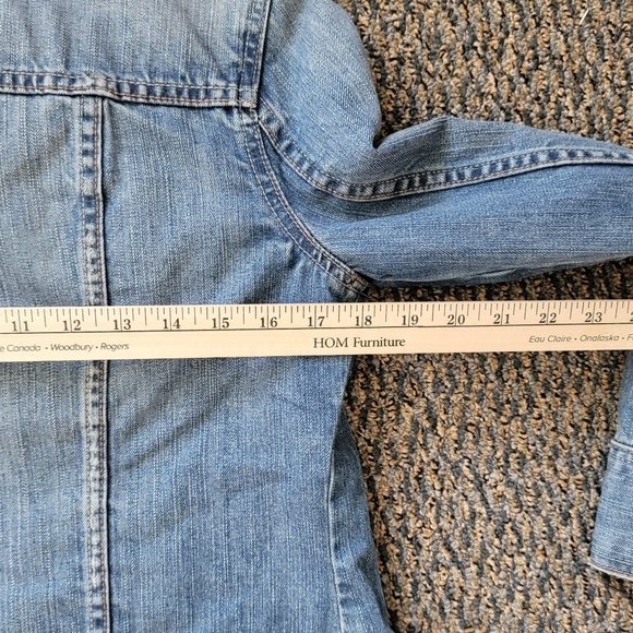 NWOT Old Navy Vintage Style Jean Jacket Size Medium Great Details! - Picture 13 of 13